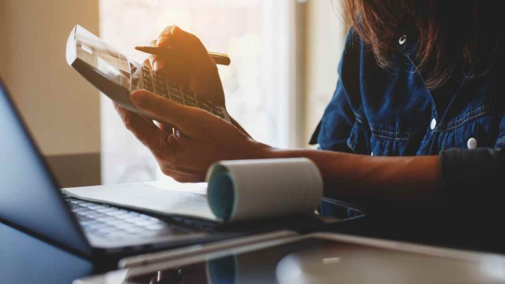 Avoiding Payroll Penalties How Payroll Outsourcing Keeps UK Businesses HMRC-Compliant